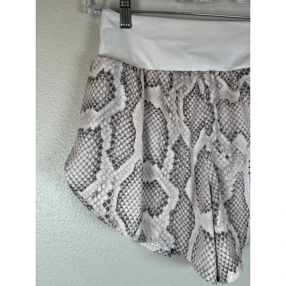 Varley Snake Print Athletic Shorts Women's XS Zipper‎ Pocket Running Gym Lined